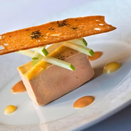 Entier Dans Un Ecrin De Verdure