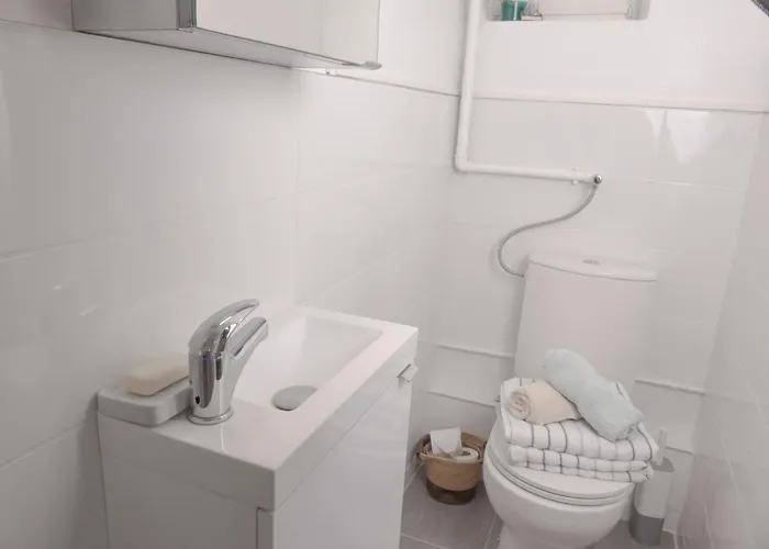Entier Dans Un Ecrin De Verdure Daire