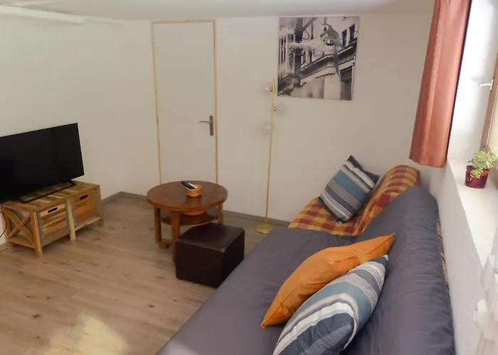 Entier Dans Un Ecrin De Verdure Daire Thann